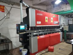 30多噸鈑金折彎機